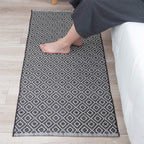 Fennco Styles Woven Classic Diamond Geometric Small Area Rug - Cotton Blend Carpet Indoor Outdoor Floor Mat for Living Room, Entryway, Bedroom and Floor Décor