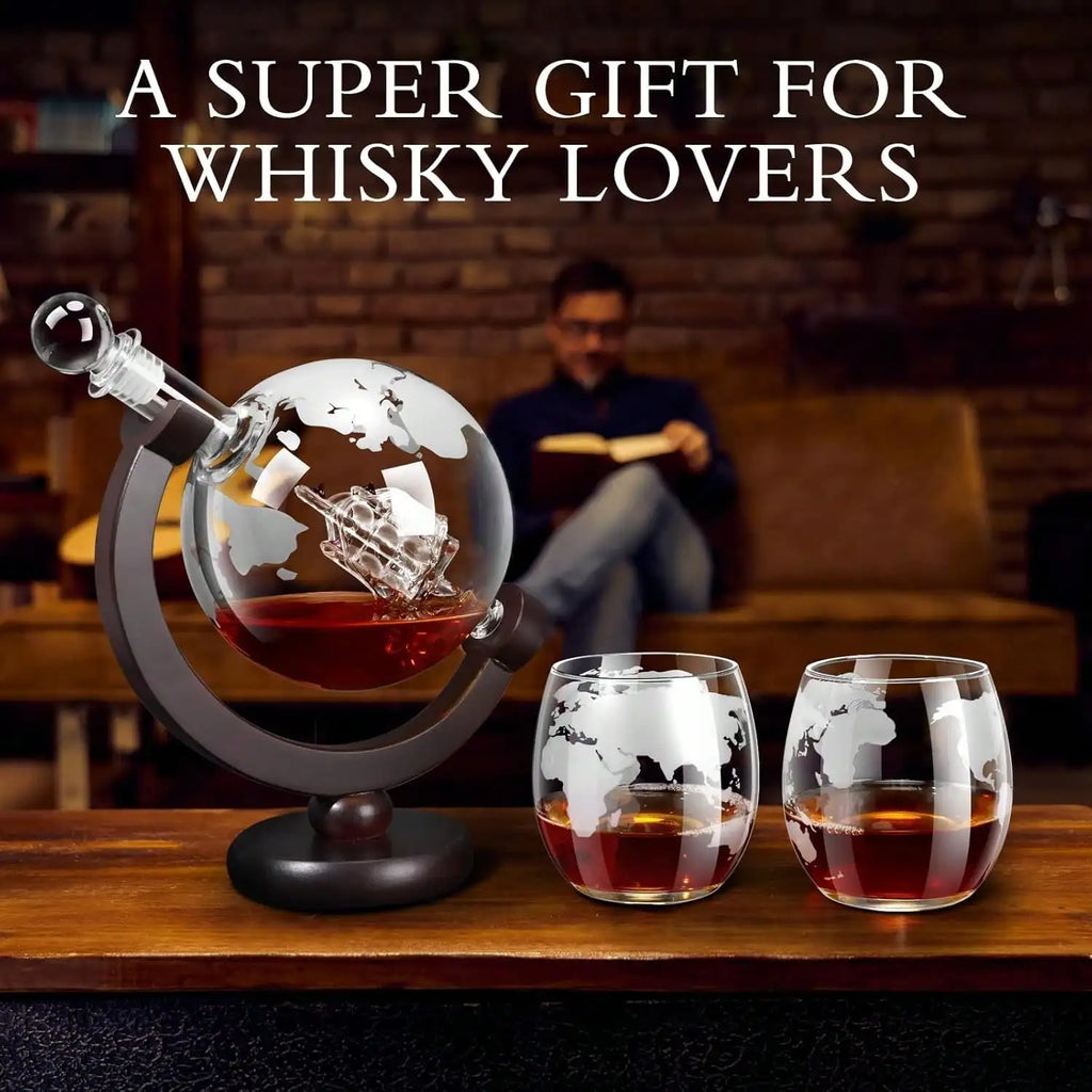 Decanter Globe Set With 2 Etched Glasses