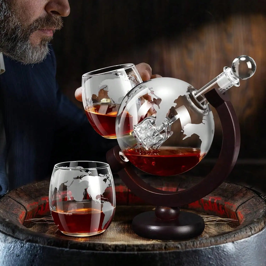 Decanter Globe Set With 2 Etched Glasses