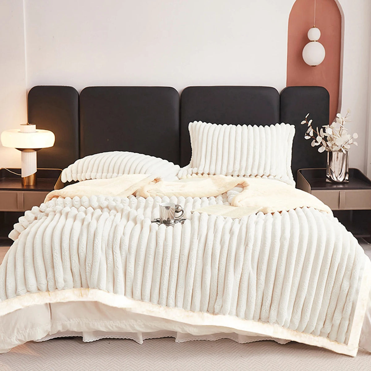 8Lb Weighted Fleece Blanket With Faux Sherpa Trim