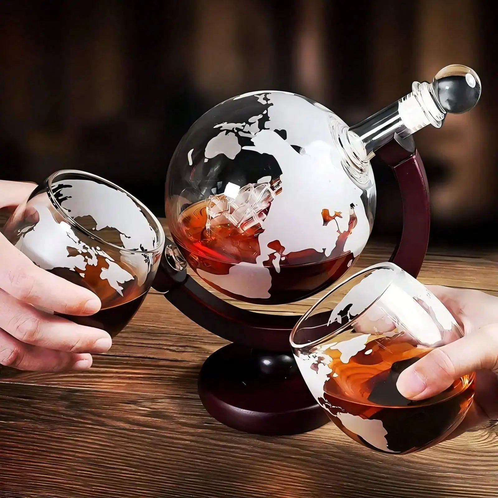 Decanter Globe Set With 2 Etched Glasses