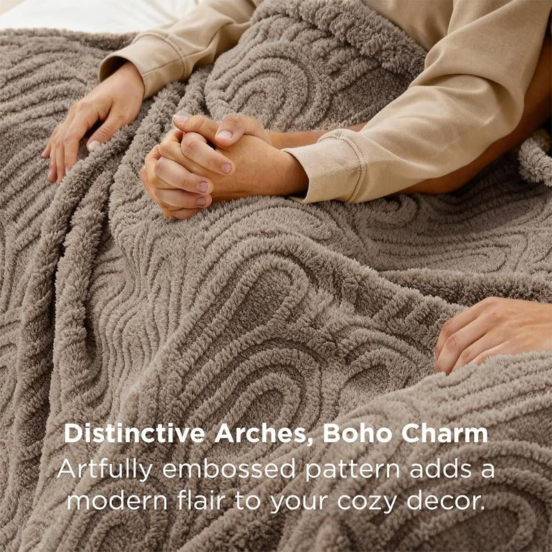 Bedsure Gentlesoft Fleece Blanket for Bed - Distinctive Arches,Super Soft & Cozy, Fluffy Blankets for Women & Girls, Ideal for Sofa & Couch, Boho Charmartfully Embossed Pattern Adds Amodern Flair to Your Cozy Decor,All-Season